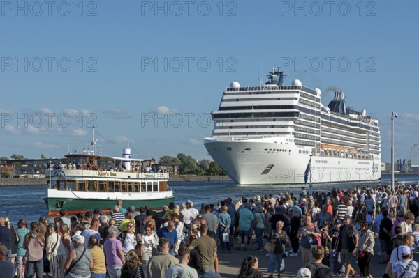 Cruise ship MSC Poesia departs, excursion ship, escort ship, people, Hanse-Sail, Unterwarnow,