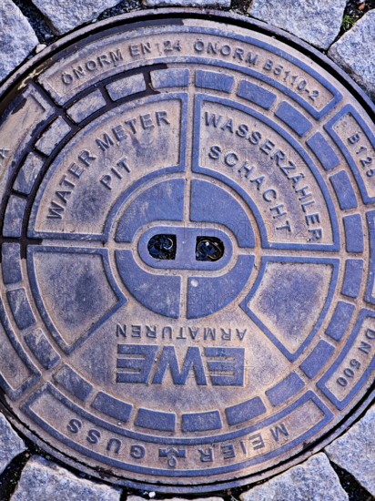 Cover of a water meter pit, water meter pit, city centre, street, round cast iron shape, standard,