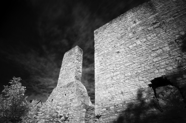 Tor tor and kennel of the castle ruins of Hofen Castle, Mühlhausen am Neckar district, infrared