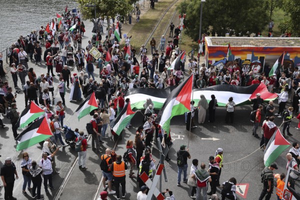 Several thousand people take part in a pro-Palestine demonstration under the slogan United 4 Gaza