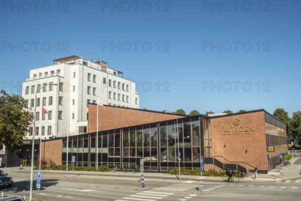Hotel Fritiden in Ystad. The white part newly built in 2020 and the other is a converted public