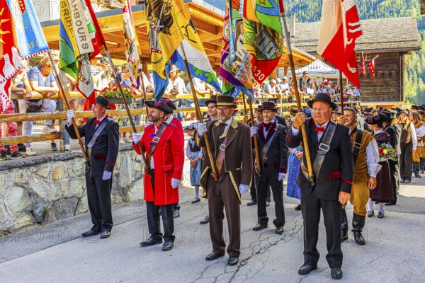 Drummers' and pipers' meeting in Mission, here the flag bearers of various music groups, Val