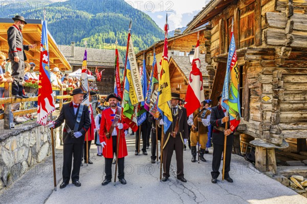 Drummers' and pipers' meeting in Mission, here the flag bearers of various music groups, Val