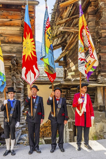 Drummers' and pipers' meeting in Mission, here the flag bearers of various music groups, Val