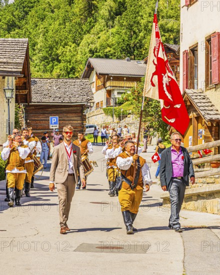 Drummers' and pipers' meeting in Mission, here the entry of a music group led by a standard-bearer,