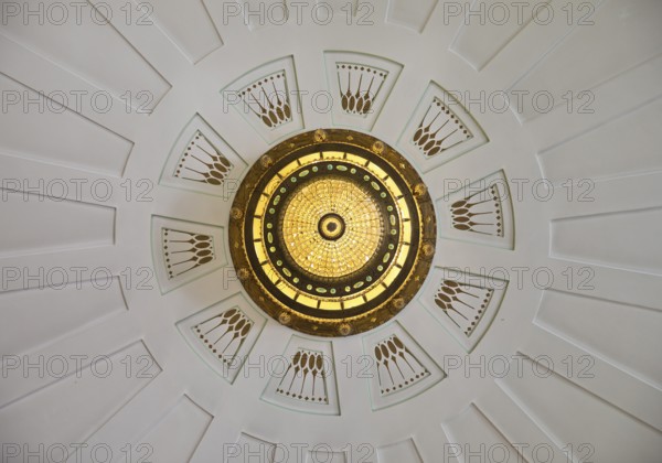 Waiting room in bathhouse 3 with a view of the ceiling to the chandelier, Art Nouveau, Art Nouveau