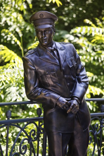 Elvis in bronze on the Usa Bridge, bronze statue of Elvis Presley, who lived in Bad Nauheim from