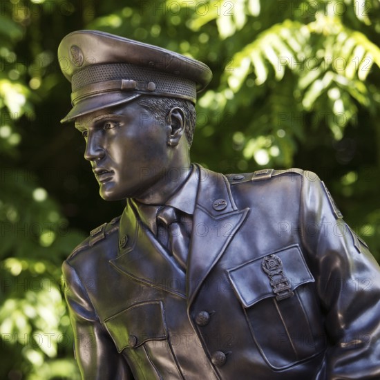 Elvis in bronze on the Usa Bridge, bronze statue of Elvis Presley, who lived in Bad Nauheim from