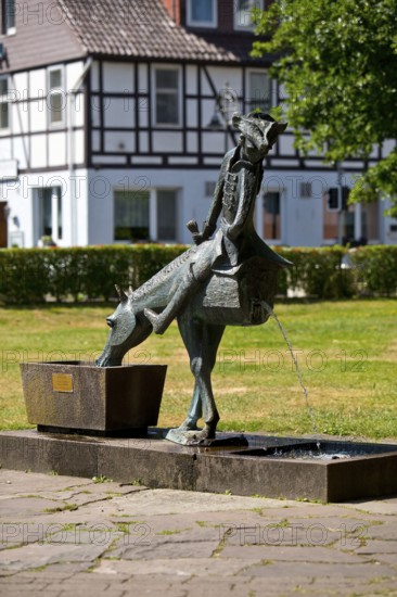Münchhausen fountain by Bruno Schmitz with Münchhausen on the halved horse, Bodenwerder,