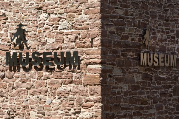 Münchhausen Museum, writing on a quarry stone wall, Münchhausen town of Bodenwerder, Weserbergland,