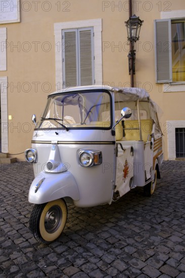 Vehicles of the Popes, Vehicle fleet, Papal summer residence Castel Gandolfo, Palazzo Pontificio,