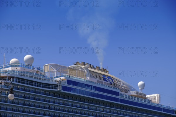Exhaust fumes, combustion, cruise ship, Majestic Princess, Riva del Mandracchio, promenade,