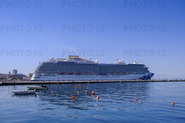 Cruise ship, Majestic Princess, Riva del Mandracchio, Promenade, Trieste, Adriatic Sea, Friuli