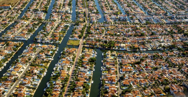 Marina of Empuriabrava, Ampuriabrava, CastellÃü d'EmpÃºries on the Gulf of Roses, holiday homes