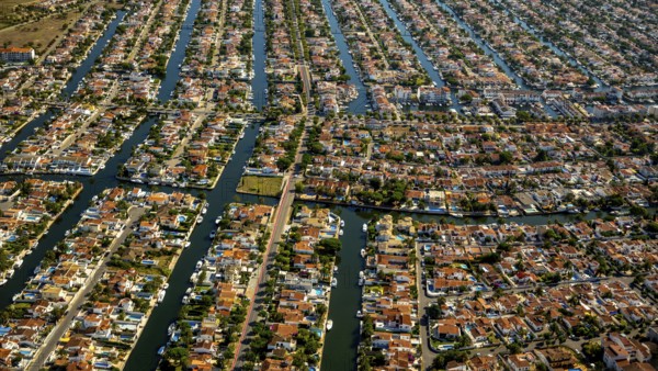 Marina of Empuriabrava, Ampuriabrava, CastellÃü d'EmpÃºries on the Gulf of Roses, holiday homes