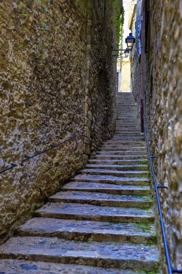 Call, Jewish quarter in the old town of Girona, stone steps, alleys in the old town of Girona,