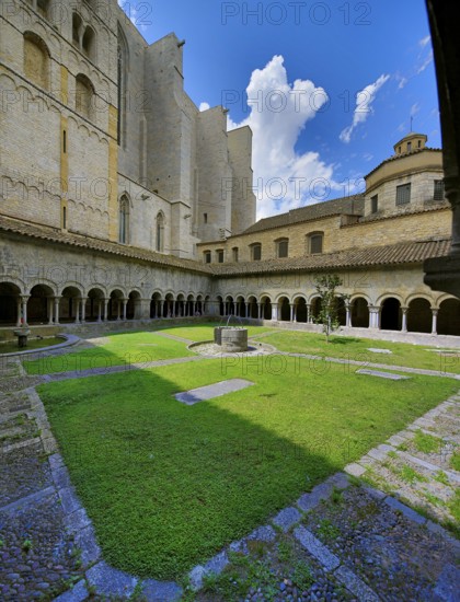 Cloister, Cathedral of Santa Maria of Gerona, Catedral Santa Maria de Girona, Cataluña, Gerona,