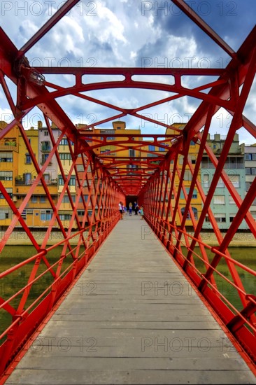 Red bridge over the river Onyar built by the Eiffel company, Girona, Cataluña, Gerona, Catalonia,