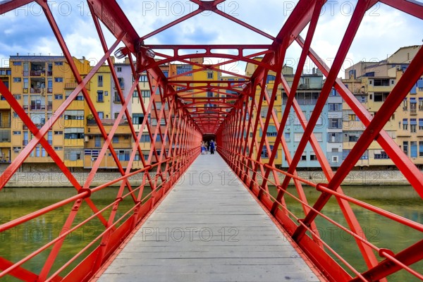 Red bridge over the river Onyar built by the Eiffel company, Girona, Cataluña, Gerona, Catalonia,