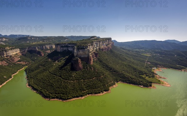 Table mountain bedrock, Panta de Sau, reservoir of Sau, river Ter, Riu Ter, Tavèrnoles, Costa