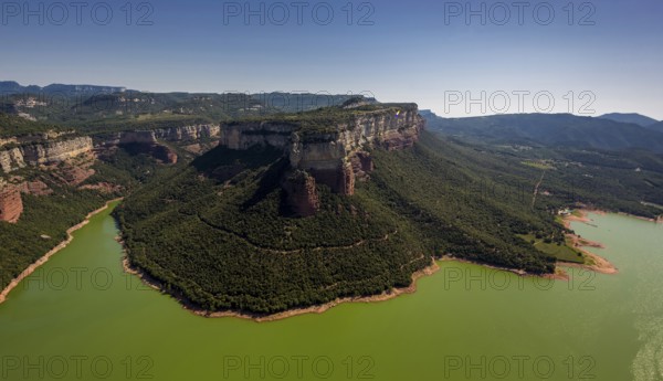 Table mountain bedrock, Panta de Sau, reservoir of Sau, river Ter, Riu Ter, Tavèrnoles, Costa