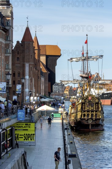 Stary Zuraw, crane gate at the Motlawa, harbour basin with cog, Åuraw, GdaÅsk, Gdansk, Baltic Sea