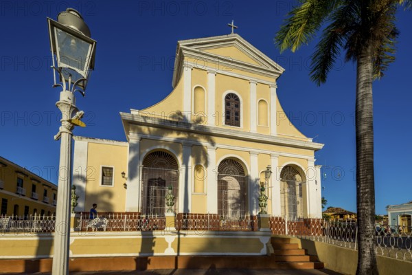 Ingelsia de la Santisima Trinidad with lantern in the centre of Trinidad, Trinidad, Cuba, Sancti