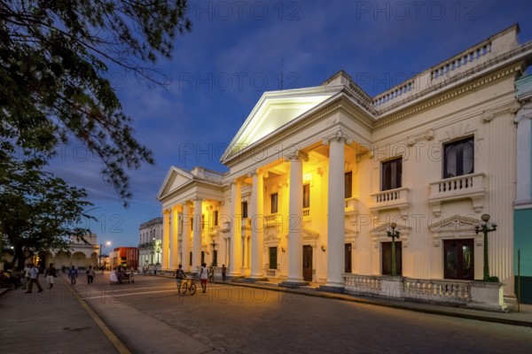 Neoclassical Marti Library in the centre of Santa Clara, Biblioteca Marti, Streetlife in the city