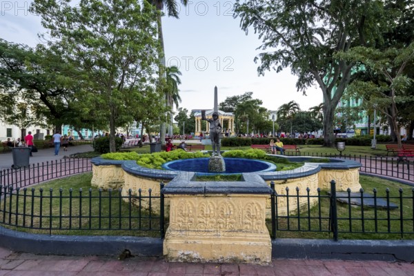 Parque Vidal, Streetlife in the city centre of Santa Clara at the Parque de Santa Clara, Santa