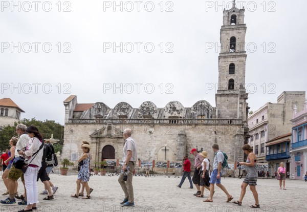 Tourists on the Plaza de San Francisco in front of the church Madre Teresa de Calcuta, La Habana,