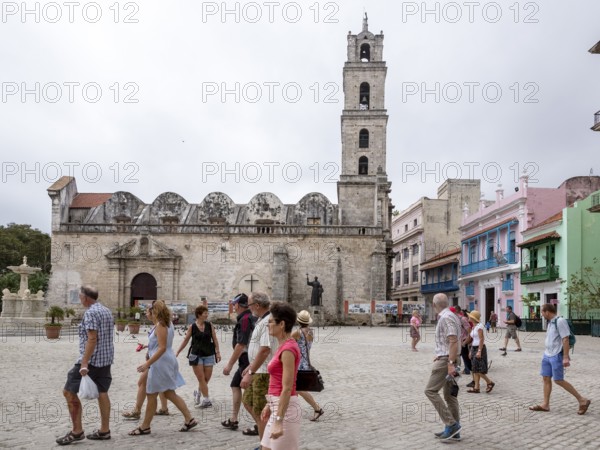 Tourists on the Plaza de San Francisco in front of the church Madre Teresa de Calcuta, La Habana,