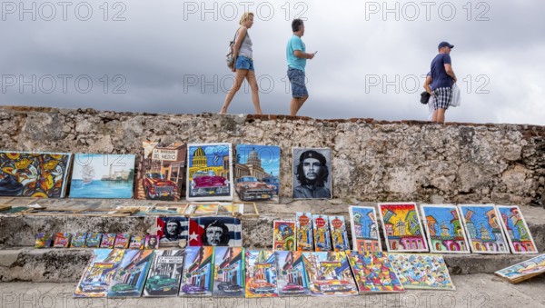 Ernesto Che Guevara paintings and tourists, La Habana, Cuba, Caribbean, Central America, Cuba,
