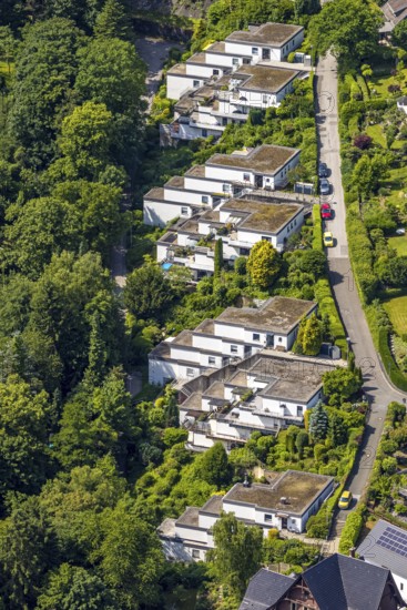 Aerial view, flat roof terrace houses in the forest on Benderstraße, Oberbonsfeld, Velbert, Ruhr