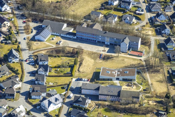 Aerial photo, KGS Kath. Grundschule Gerlingen and Kath. Kindergarten Kiga St. Antonius, Gerlingen,