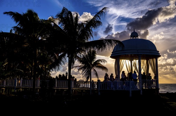 Wedding pavilion on the beach of Varadero with sunset in the hotel complex PARADISUS VARADERO