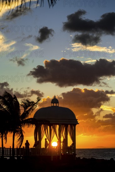 Wedding pavilion on the beach of Varadero with sunset in the hotel complex PARADISUS VARADERO
