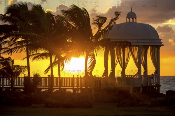 Wedding pavilion on the beach of Varadero with sunset in the hotel complex PARADISUS VARADERO