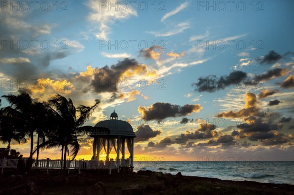 Wedding pavilion on the beach of Varadero with sunset in the hotel complex PARADISUS VARADERO