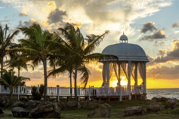 Wedding pavilion on the beach of Varadero with sunset in the hotel complex PARADISUS VARADERO