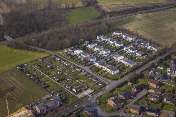 Aerial view, new housing estate between Spechtweg and Pfauenstraße, with Vogel street names,