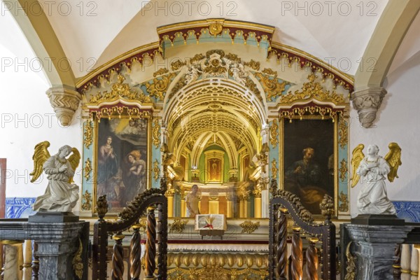 Altar, Capela dos ossos parede, Chapel of the Bones, Bone Chapel, Ossuary in Évora, Evora, District