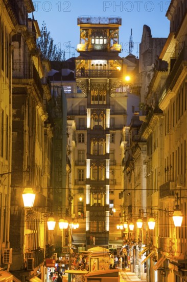 The most famous lift in Portugal Elevador do Município or Elevador da Biblioteca and Elevador de S.