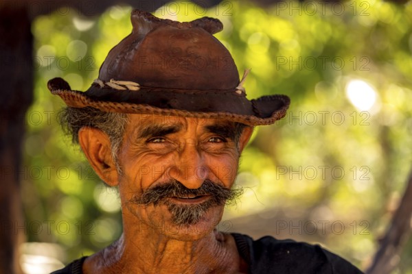 Sugar cane farmer in Valle de los Ingenios, portrait with hat, Trinidad, Cuba, Sancti Spíritus,