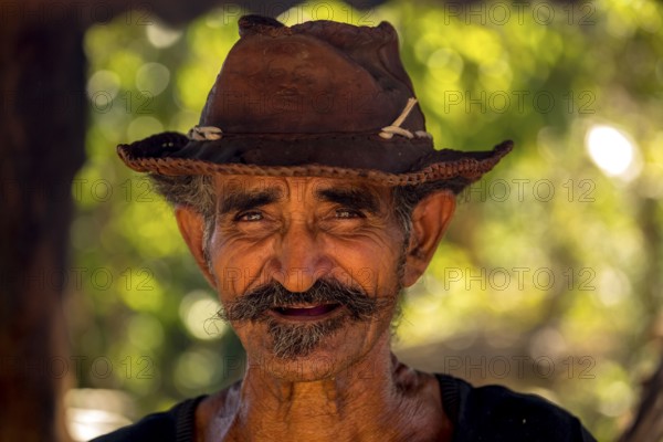 Sugar cane farmer in Valle de los Ingenios, portrait with hat, Trinidad, Cuba, Sancti Spíritus,