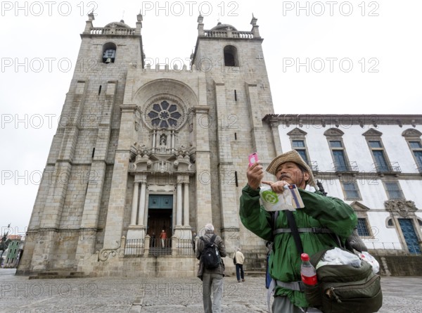 Pilgrims from Brazil photographed in front of the cathedral, Da Sé Cathedral, Barredo