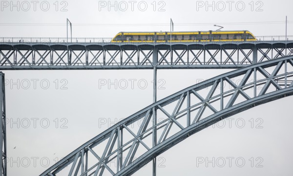 Ponte de Dom Luis I with Metro do Porto, light railway, double-decker bridge, Vila Nova de Gaia,