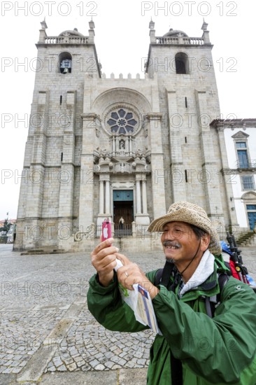 Pilgrims from Brazil photographed in front of the cathedral, Da Sé Cathedral, Barredo