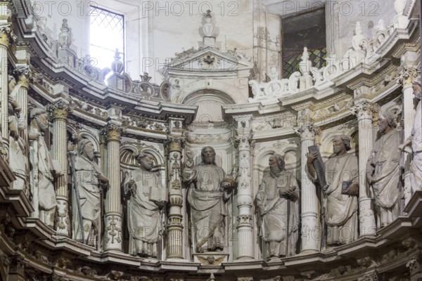 Altar, Old Cathedral (Sé Velha) in the historic centre of Coimbra, Coimbra, Coimbra district,