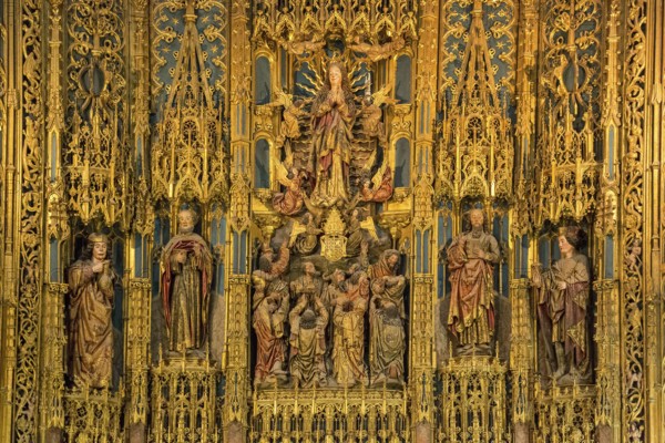 Altar, Old Cathedral (Sé Velha) in the historic centre of Coimbra, Coimbra, Coimbra district,