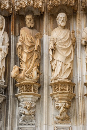 Apostle figures, Monastery of Santa Maria da VitÃüria, UNESCO World Heritage Site, main portal with